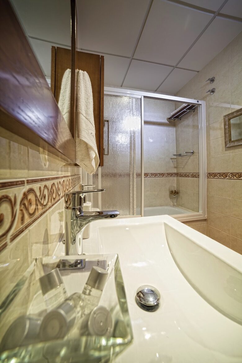 Toledo Palace Suite Apartment - Toledo, Spain