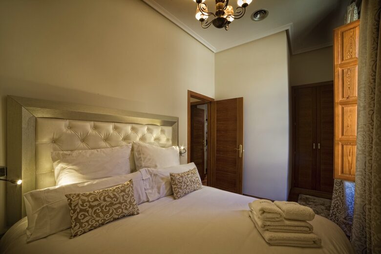 Toledo Palace Suite Apartment - Toledo, Spain