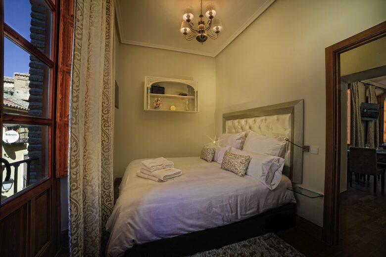 Toledo Palace Suite Apartment - Toledo, Spain