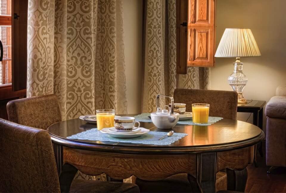 Toledo Palace Suite Apartment - Toledo, Spain