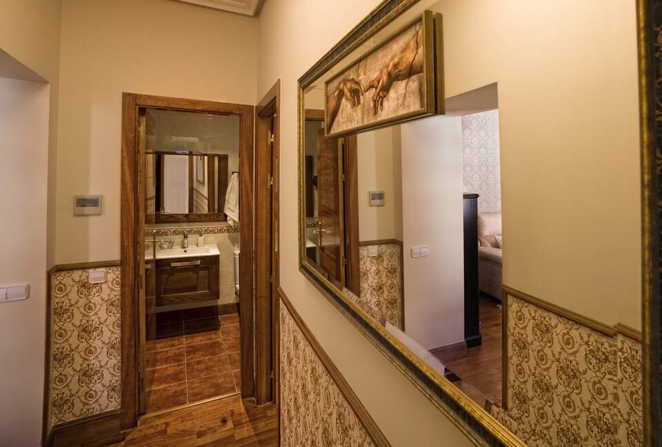 Toledo Palace Suite Apartment - Toledo, Spain
