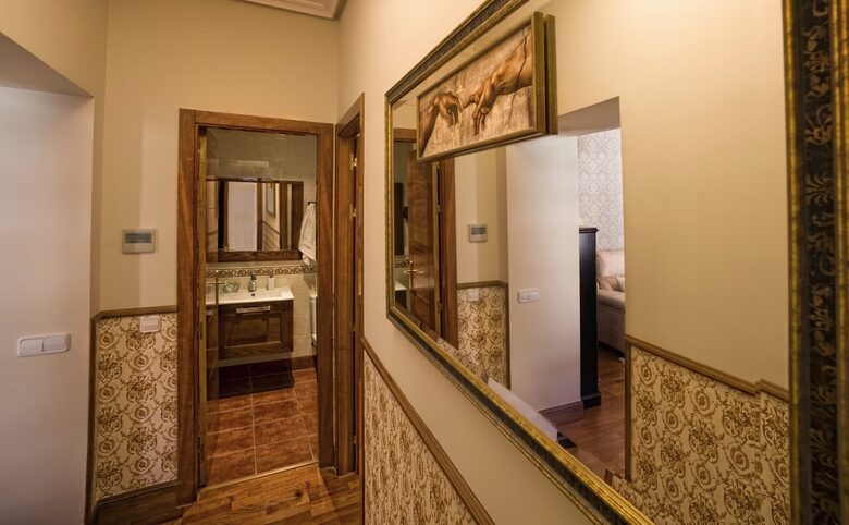 Toledo Palace Suite Apartment - Toledo, Spain