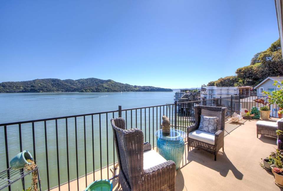 Waterfront Apartment: A Ferry Away From San Francisco! - Tiburon, California