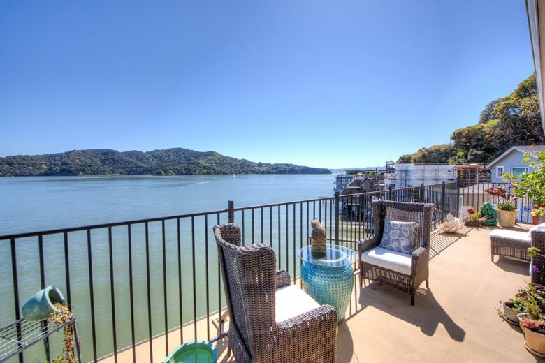 Waterfront Apartment: A Ferry Away From San Francisco! - Tiburon, California