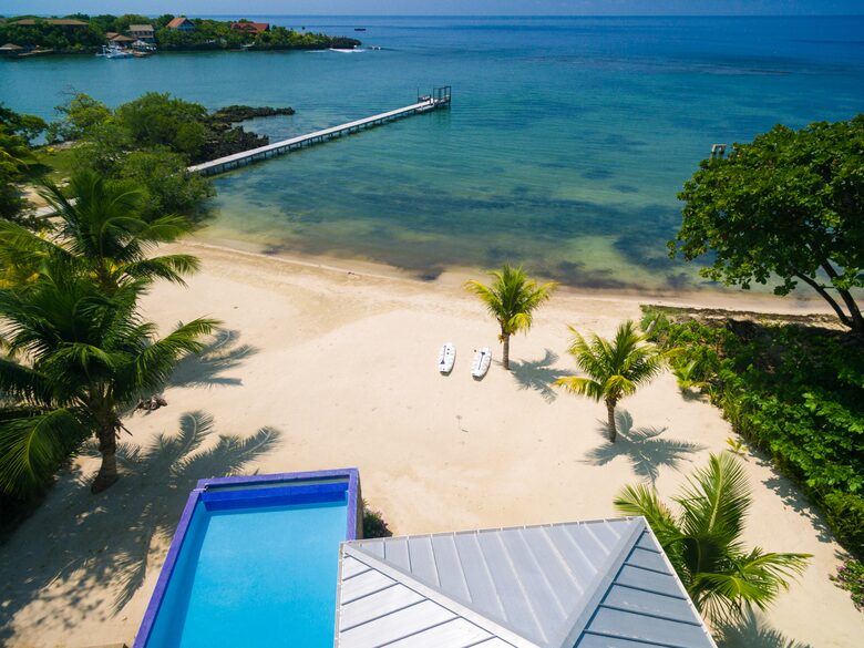 Vivaro Luxury Beachfront with Amazing Private Beach! - West End, Honduras