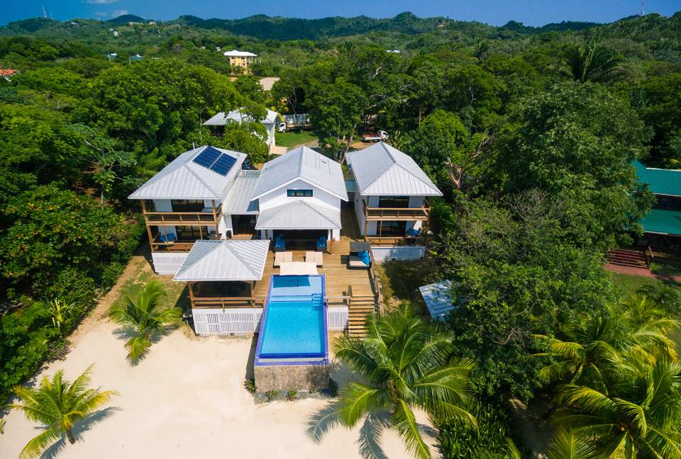 Vivaro Luxury Beachfront with Amazing Private Beach! - West End, Honduras