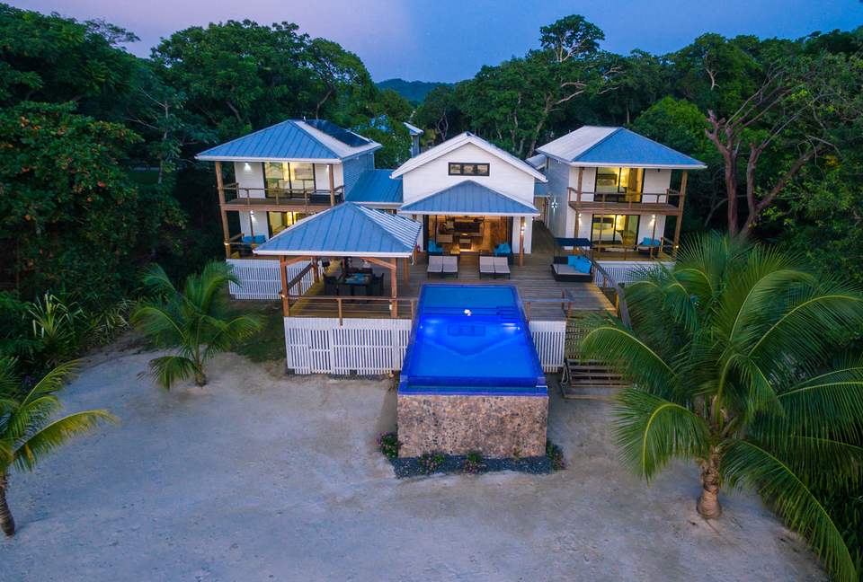 Vivaro Luxury Beachfront with Amazing Private Beach! - West End, Honduras