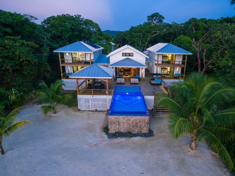 Vivaro Luxury Beachfront with Amazing Private Beach! - West End, Honduras
