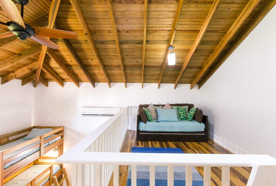 Vivaro Luxury Beachfront with Amazing Private Beach! - West End, Honduras