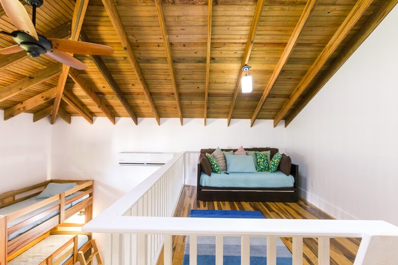 Vivaro Luxury Beachfront with Amazing Private Beach! - West End, Honduras