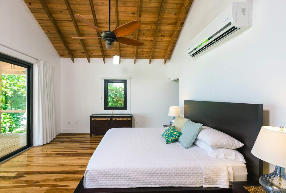 Vivaro Luxury Beachfront with Amazing Private Beach! - West End, Honduras