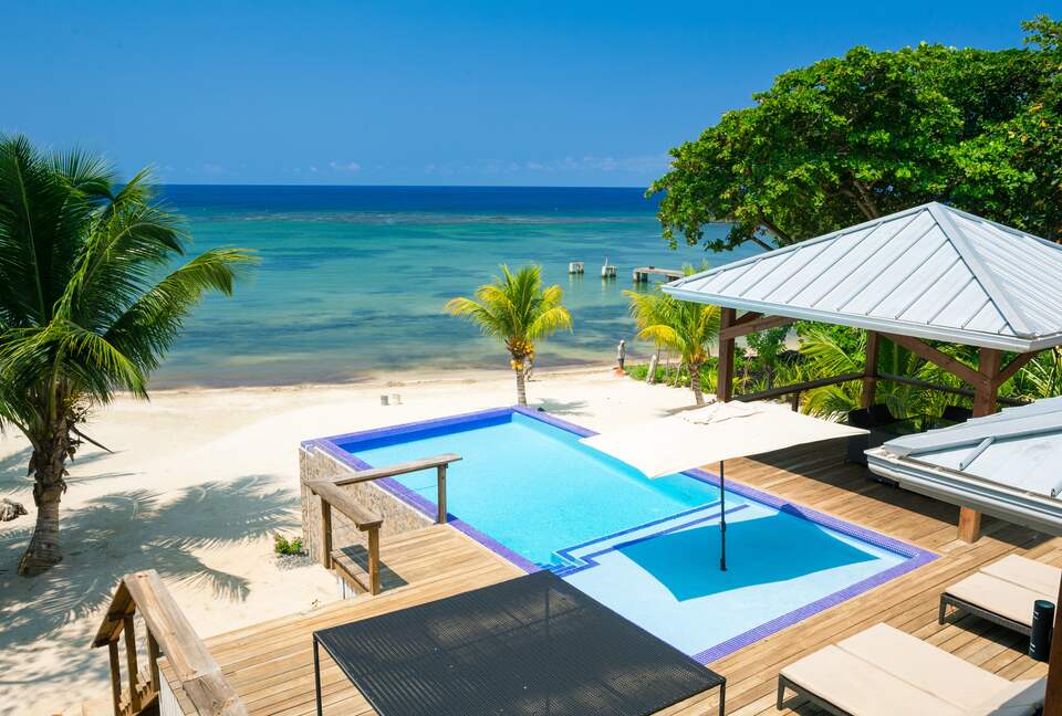 Vivaro Luxury Beachfront with Amazing Private Beach! - West End, Honduras