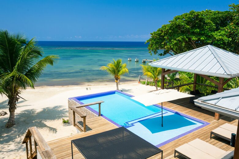 Vivaro Luxury Beachfront with Amazing Private Beach! - West End, Honduras