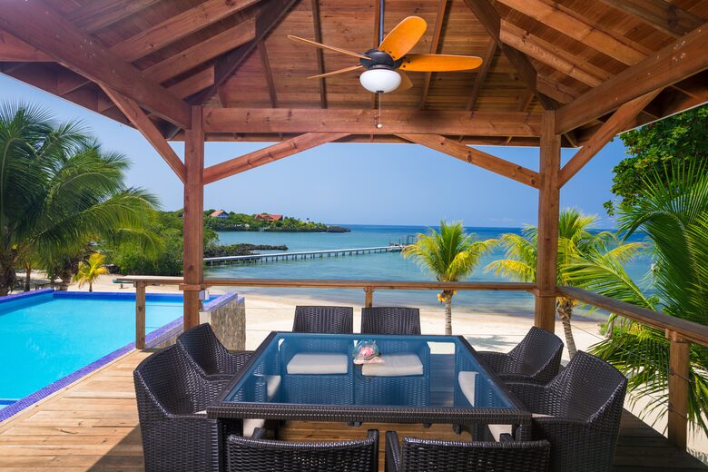 Vivaro Luxury Beachfront with Amazing Private Beach! - West End, Honduras