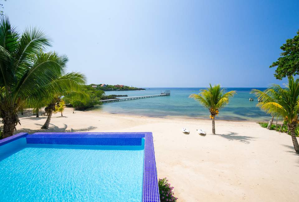 Vivaro Luxury Beachfront with Amazing Private Beach! - West End, Honduras
