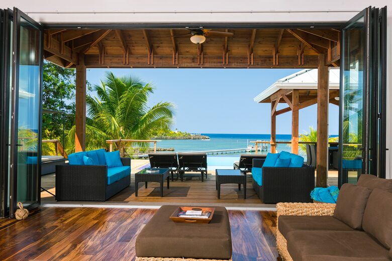 Vivaro Luxury Beachfront with Amazing Private Beach! - West End, Honduras