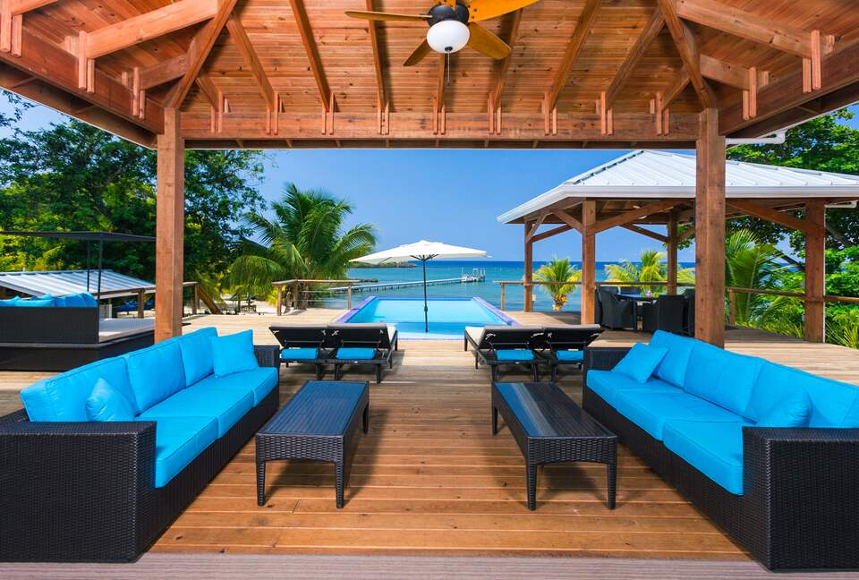 Vivaro Luxury Beachfront with Amazing Private Beach! - West End, Honduras