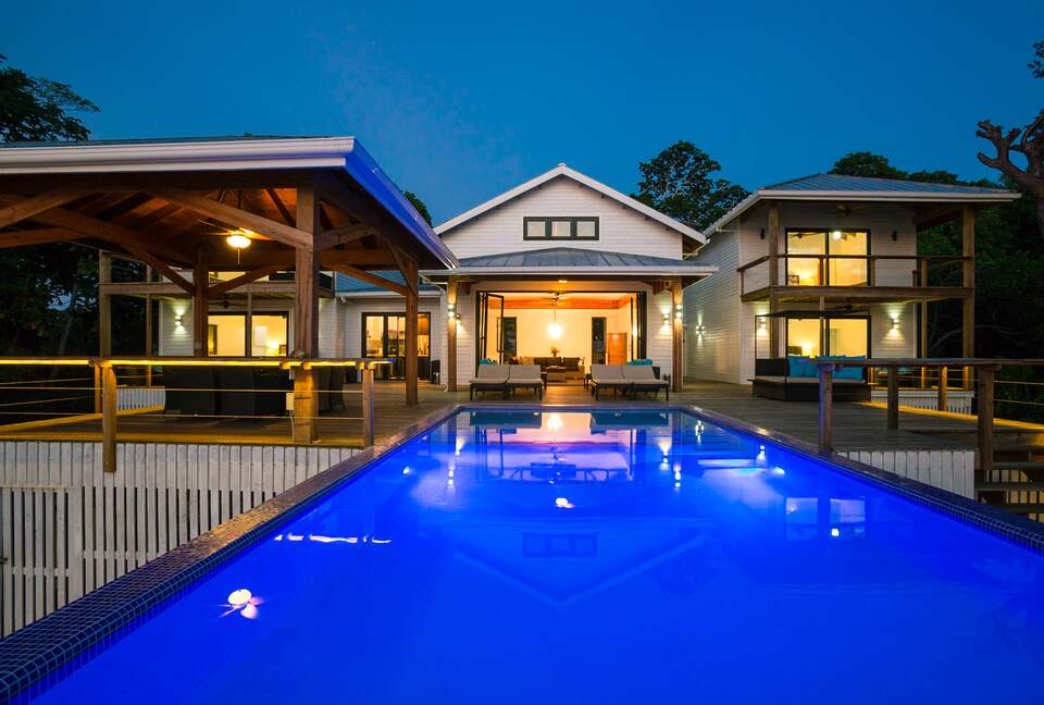 Vivaro Luxury Beachfront with Amazing Private Beach! - West End, Honduras