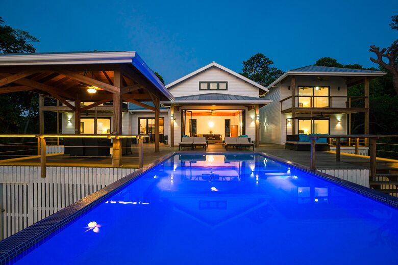 Vivaro Luxury Beachfront with Amazing Private Beach! - West End, Honduras