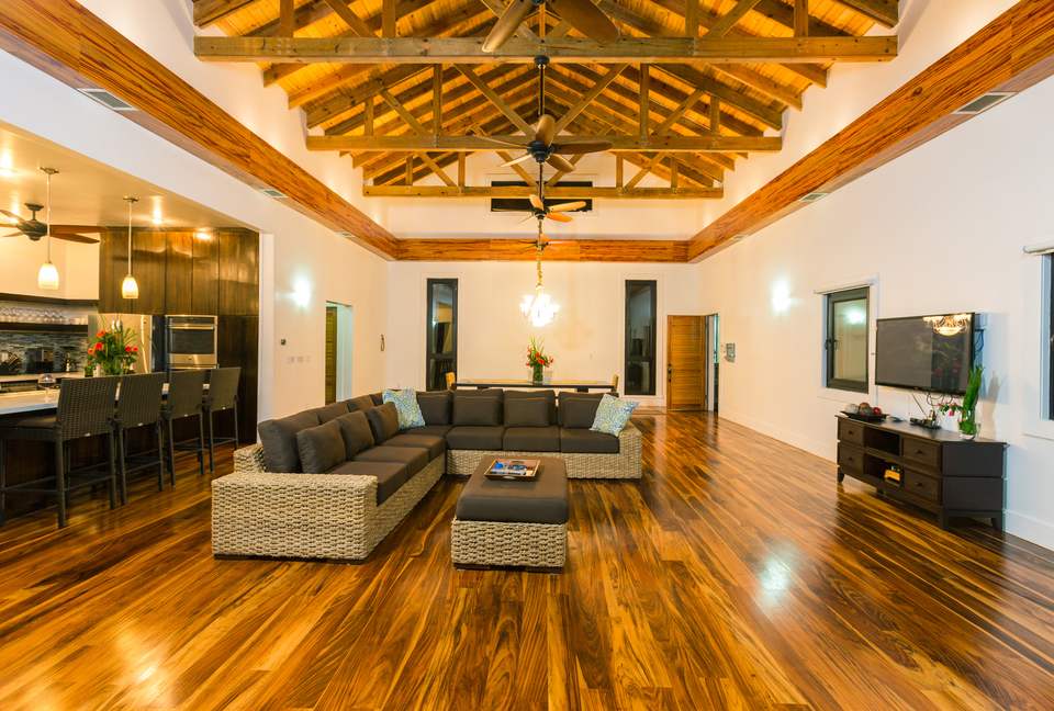 Vivaro Luxury Beachfront with Amazing Private Beach! - West End, Honduras