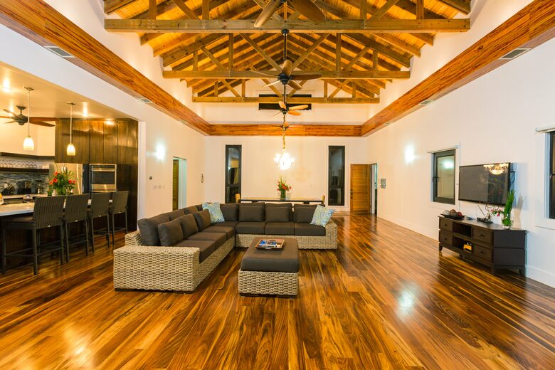 Vivaro Luxury Beachfront with Amazing Private Beach! - West End, Honduras