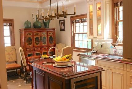 Little French Chateau in Santa Monica - Santa Monica, California