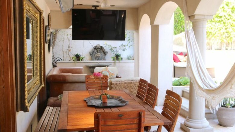 Little French Chateau in Santa Monica - Santa Monica, California