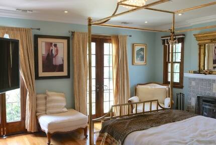 Little French Chateau in Santa Monica - Santa Monica, California