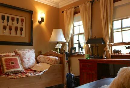 Little French Chateau in Santa Monica - Santa Monica, California