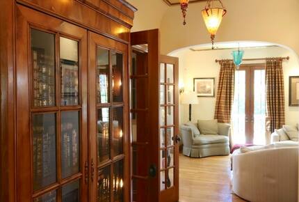 Little French Chateau in Santa Monica - Santa Monica, California