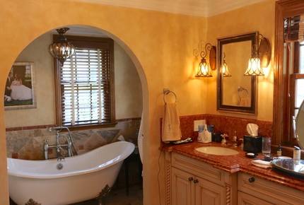 Little French Chateau in Santa Monica - Santa Monica, California