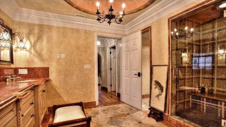 Little French Chateau in Santa Monica - Santa Monica, California