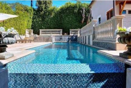 Little French Chateau in Santa Monica - Santa Monica, California