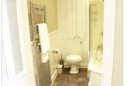 2 Bedroom Apartment Centrally Located in Portobello - London, United Kingdom