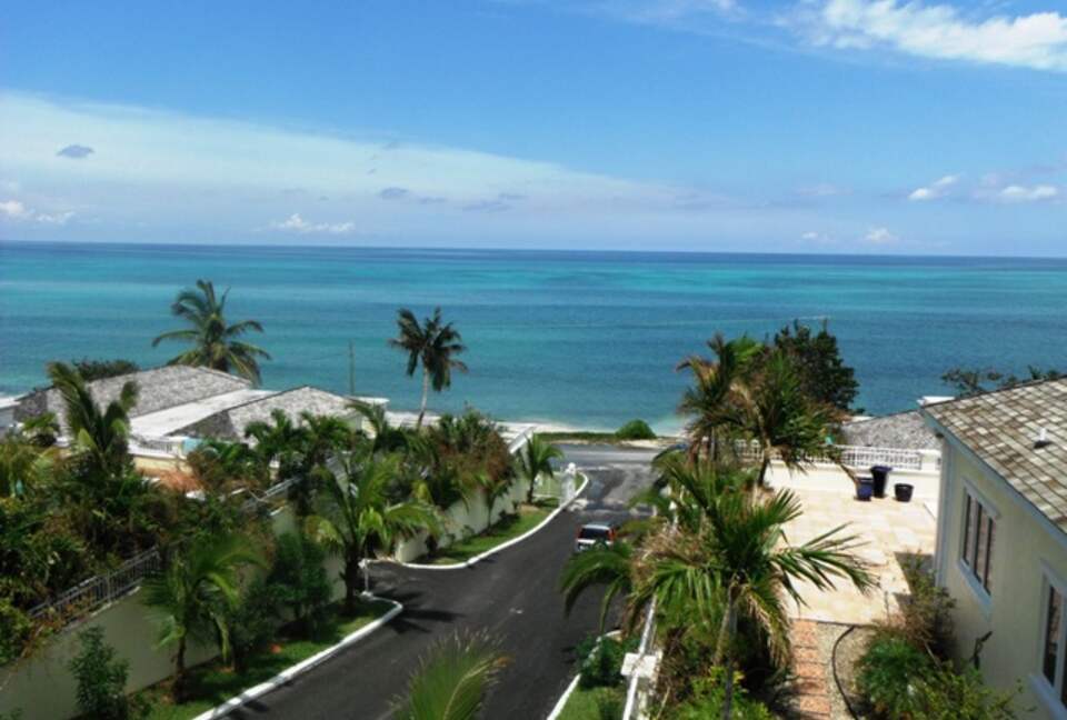 Summer Home Hideaway - Nassau, Bahamas