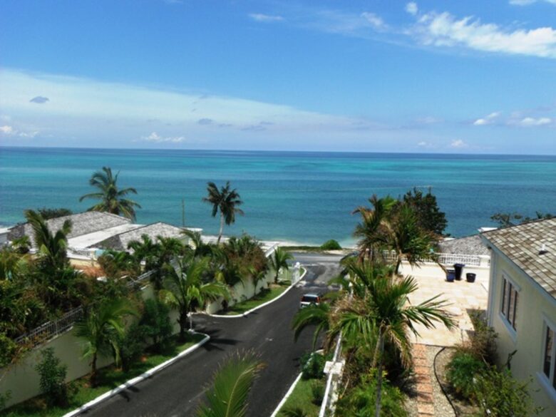 Summer Home Hideaway - Nassau, Bahamas