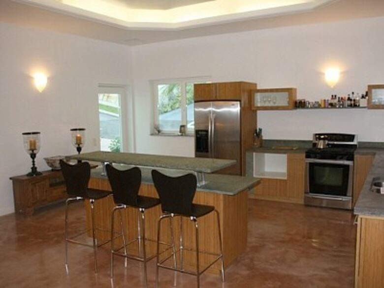 Summer Home Hideaway - Nassau, Bahamas