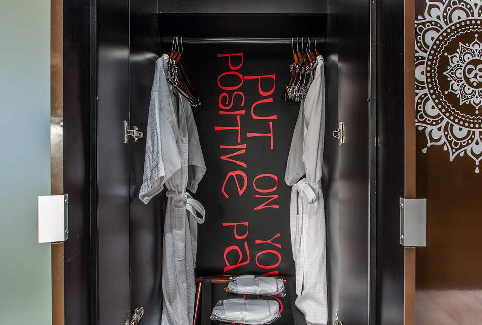 Palms Place "Good Vibes Suite" - Las Vegas, Nevada