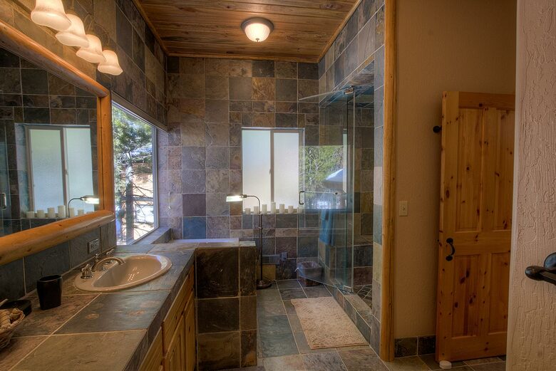 Blue Pine Lodge on Lake Tahoe - Tahoma, California