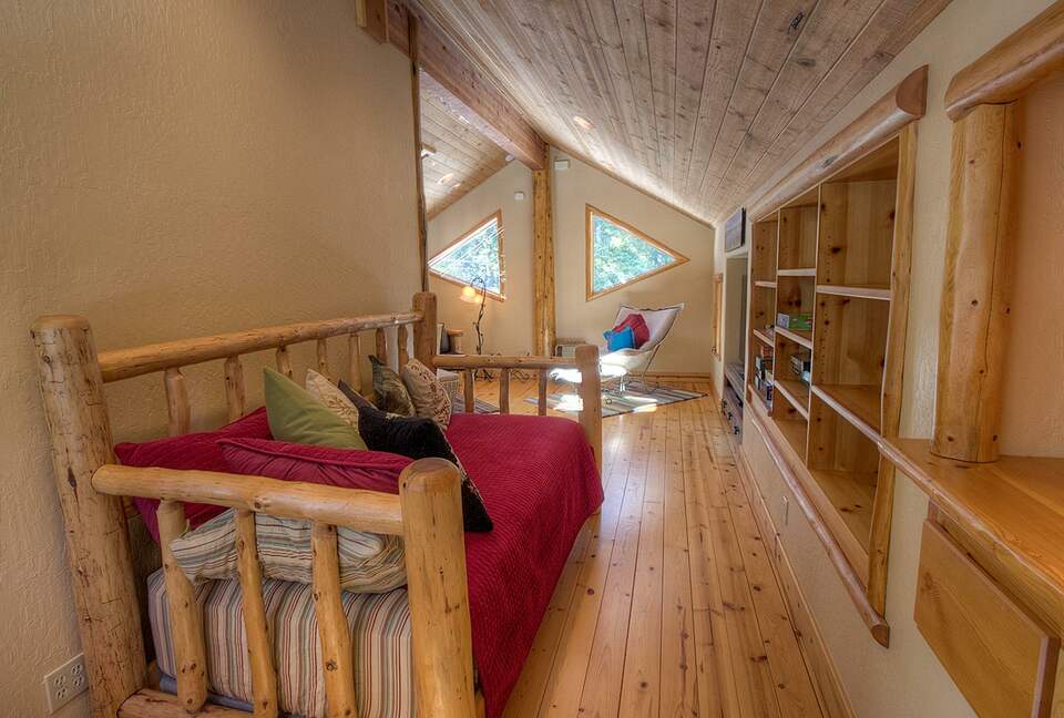 Blue Pine Lodge on Lake Tahoe - Tahoma, California