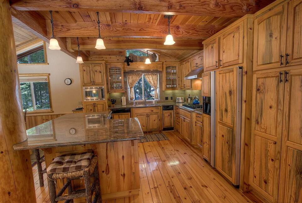 Blue Pine Lodge on Lake Tahoe - Tahoma, California