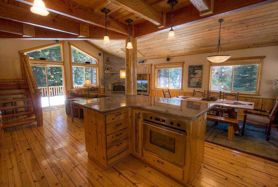 Blue Pine Lodge on Lake Tahoe - Tahoma, California