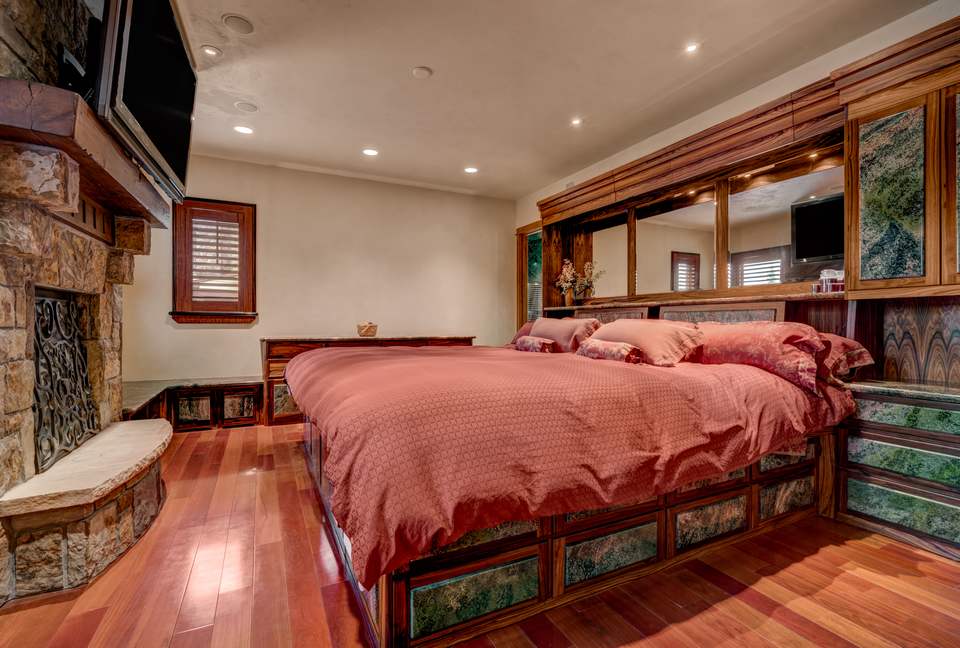 Rocking Chair Lodge - Moving Mountains - Steamboat Springs, Colorado