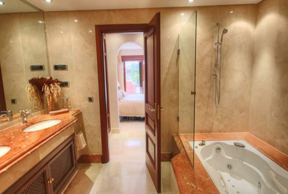 Torre Bermeja - Gualdalmansa, Spain