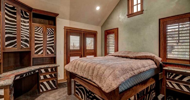 Rocking Chair Lodge - Moving Mountains - Steamboat Springs, Colorado