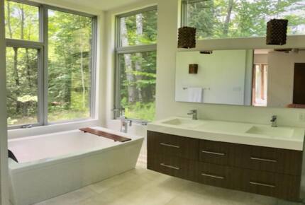 Modern Lakeside Luxury - Stanstead, Canada