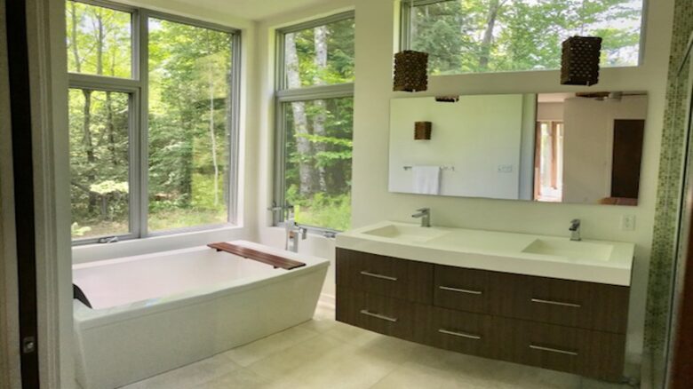 Modern Lakeside Luxury - Stanstead, Canada