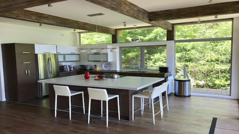 Modern Lakeside Luxury - Stanstead, Canada