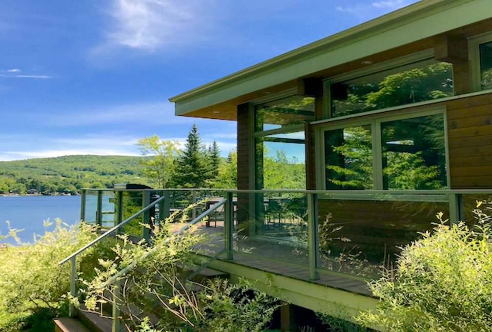 Modern Lakeside Luxury - Stanstead, Canada