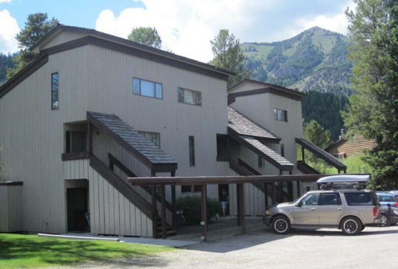 Berry Patch - Jackson Hole - Wilson, Wyoming